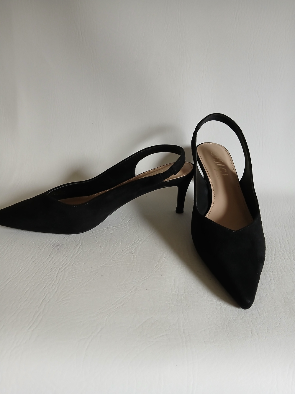 Rouge Helium Black Suede Pointed Slingback 2 Inch Heels Sz8M